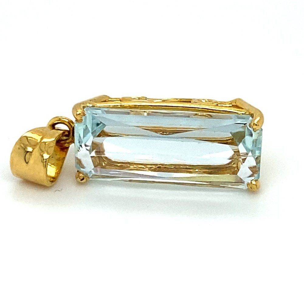 Certified Aquamarine 8.03ct Solid 18K Gold Pendant